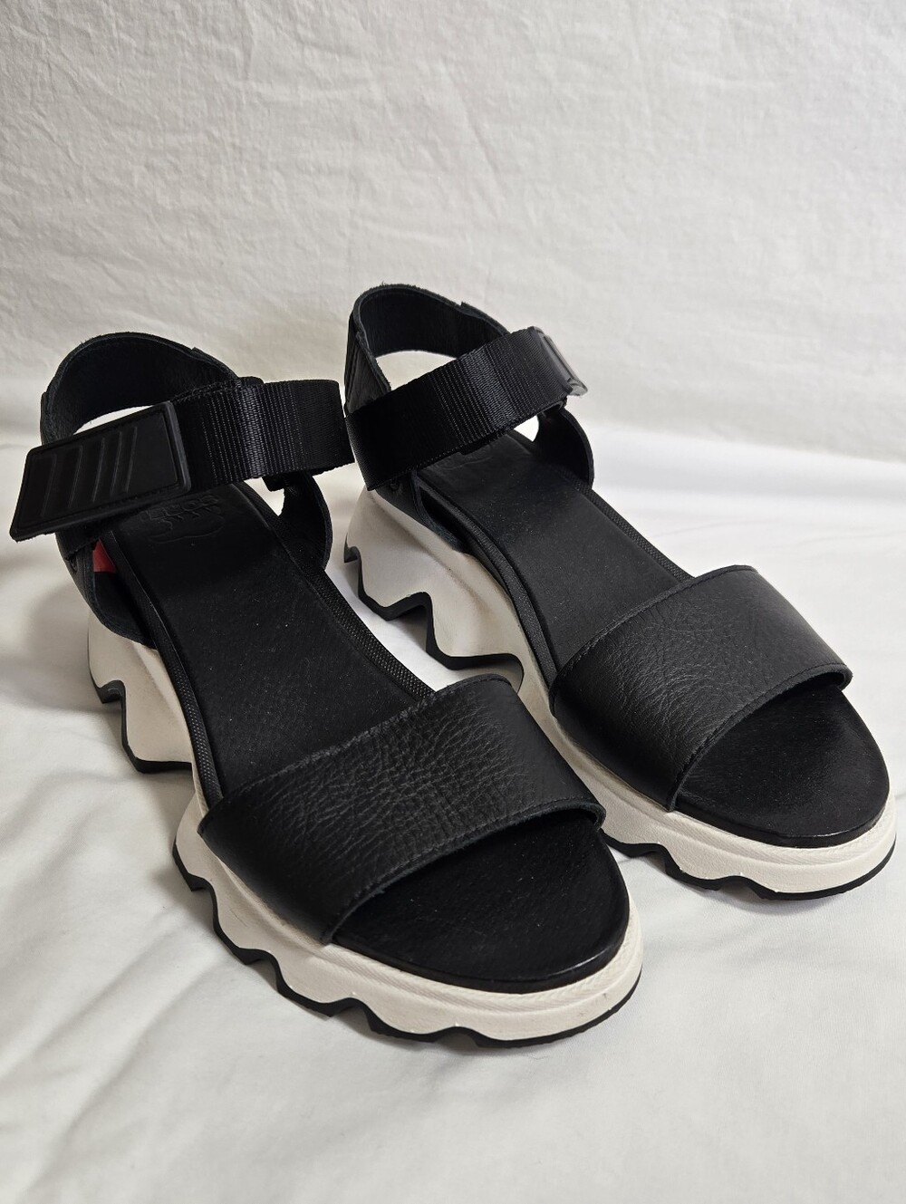 SOREL Kinetic Platform Black Sport Sandals Chunky Wavy Platform Sole Size 7.5